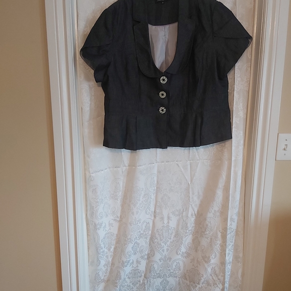 Cropped black blazer - Picture 4 of 9